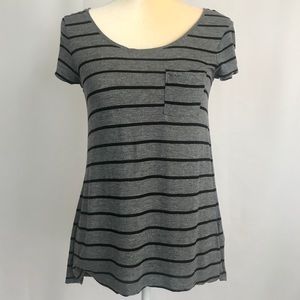 H&M Divided Gray & Black Striped Short Sleeve Top 🟡